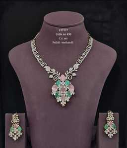 Conjunto de collar de circonia cúbica floral 12127 chapado en rodio con corte perla, estilo clásico para mujer, para bodas y fiestas nupciales. - Product Image 5