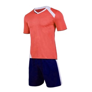 ชุดฟุตบอลแบบแห้งเร็วสำหรับทุกเพศทุกวัย ปรับแต่งได้ พร้อมการพิมพ์แบบระเหิด 100% โพลีเอสเตอร์ สีและโลโก้ตามสั่ง - Product Image 3