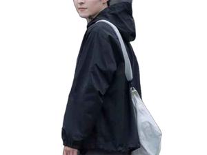 Chaqueta Cortavientos Ligera Diseñada para Uso Diario con Protección Contra el Viento y un Acabado Moderno y Elegante - Product Image 6