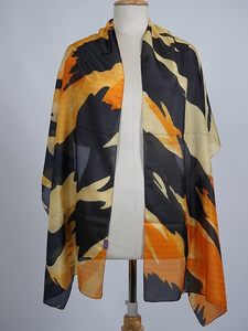 Bufanda con estampado abstracto llamativo para mujer, tela suave, chal largo, estola moderna, accesorio suave para el cuello para uso diario. - Product Image 6