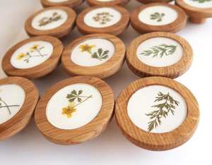 ลูกบิดลิ้นชักไม้โอ๊คพร้อมดอกไม้แห้งเคลือบด้วยอีพ็อกซี่เรซิ่นสำหรับตู้ - Product Image 3