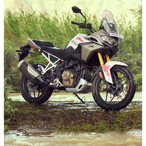 Motocicleta TVS "APACHE RTX" con Estilo Deportivo Scrambler en Color Plata, Negro y Rojo, Tipo Aventura de 660 cc - Product Image 1