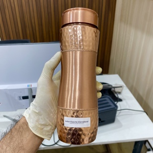 IEI 28. 750ml / 25.36 oz Bouteille d'eau en cuivre pur martelé à la main Portable écologique pour la maison, le bureau et l'extérieur personnalisable - Product Image 1