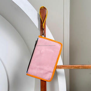 Pochette à main tendance en cuir recyclé imprimé animal, fabriquée à la main, en cuir coloré, avec fermeture éclair, pour femmes - Product Image 5