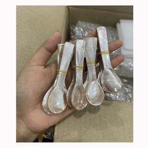 Cuillère artisanale en nacre |   Vaisselle élégante et naturelle pour le caviar, les desserts et les dîners côtiers - Product Image 2