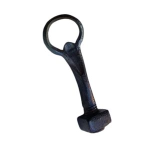 Décapsuleur décoratif en fer thermolaqué, idéal pour la décoration, ou comme tire-bouchon à vin, parfait pour offrir en cadeau ou comme souvenir. - Product Image 4