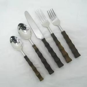 Juego de Cubiertos de Metal de Lujo, Cuchara, Tenedor y Cuchillo, para Colecciones de Vajilla Sofisticadas - Product Image 4