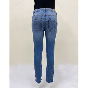 Pantalon long en denim premium pour femmes, design tendance slim fit, tissu en coton mélangé doux, élégant et confortable pour un style décontracté chic - Product Image 5