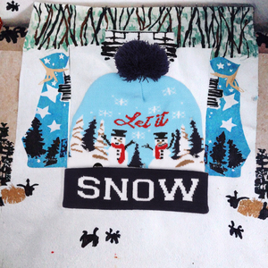Gorro de Invierno Azul Claro con Pompón, Diseño Jacquard de Muñeco de Nieve, Gorro de Punto con Borde Plegado - Product Image 4