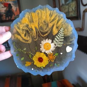 Sous-verres en résine imperméables faits à la main avec un design rustique, fabriqués avec des matériaux écologiques pour des intérieurs artistiques durables - Product Image 4