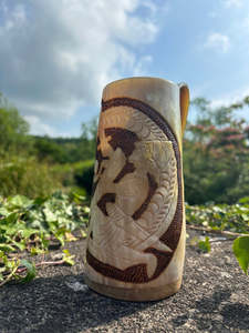Jarra Vikinga con Grabado de Lobo Salvaje, Jarra Medieval Hecha a Mano para Beber Cerveza, Regalo Único para Bares, Pubs y Fiestas - Product Image 4