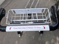 Chariot à bagages de passager d'aéroport à 4 roues en acier inoxydable personnalisé avec frein à main OEM pris en charge pour une utilisation industrielle de bagages
