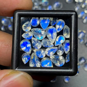 Lote de Piedras Preciosas de Piedra Lunar Arcoíris Blanca Facetada con Destello Azul, Calibradas, Sueltas, de 3x5mm a 8x10mm - Product Image 1