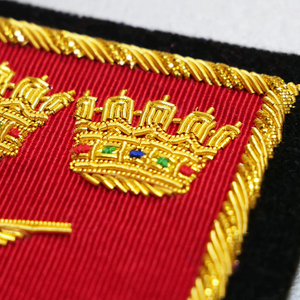 Insignia de Escudo Bordada Personalizada, Diseño de Barco Rojo y Dorado, Aplique de Tela Cosido, Decoración de Prendas de Estilo Clásico - Product Image 3