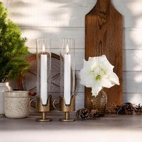 Portavelas de Hierro Fundido Vintage con Cristal Tipo Huracán para Velas Cónicas, Juego de 2 Portavelas Artesanales con Asa y Protección Contra el Viento