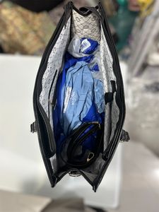 Bolso de mano de cuero PU con logotipo personalizado de alta calidad de primera calidad bordado con cremallera Color personalizable verano playa diseño de moda mujeres - Product Image 4