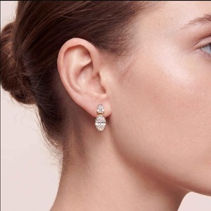 Boucles d'oreilles pendantes opulentes en or rose 9 carats avec diamants de laboratoire taille bouclier et ovale de 5,23 CTW - Product Image 5
