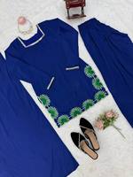 Setelan Salwar Kameez Bordir Biru dengan Mantel Panjang dan Celana Palazzo, Pakaian Pakistan India untuk Acara Resmi