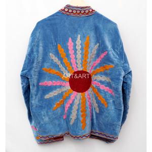 เสื้อแจ็คเก็ตผ้ากำมะหยี่ปักลายดอกไม้สำหรับผู้หญิง แบรนด์ ART&ART  งานแฮนด์เมด ลายทางดอกไม้สไตล์โบฮีเมียน แขนยาว ปกคอเสื้อพับได้ - Product Image 5