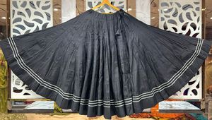 Falda Premium de Seda Romana Multi Kali con Diseño de 100 Kali, 15 Metros de Largo, Estilo Tradicional Festivo para Mujer - Product Image 5