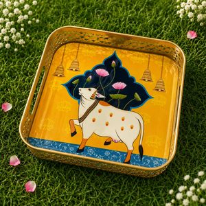 Bandeja Decorativa Cuadrada con Estampado de Vaca Pichwai, Elegante Juego de Bandejas Metálicas para Servir Frutos Secos y Aperitivos, para Cocina, Bodas, Venta al por Mayor - Product Image 1