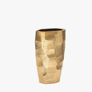 Vase en métal finition laiton facetté, style Art Déco, texturé, abstrait, pour table, écologique, fait main, décoration de luxe pour la maison, accent pour le salon - Product Image 3