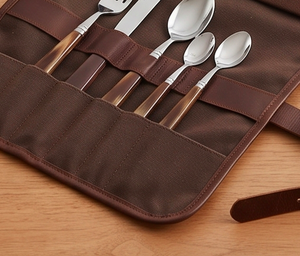Fourchette en acier inoxydable avec manche en bois, finition mate, design minimaliste, compatible lave-vaisselle, ensemble de couverts pour utilisation sur table - Product Image 5