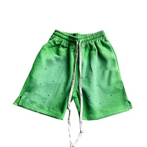 Shorts en satin rouge pour homme, taille mi-haute, respirants, tissés, style décontracté d'été avec décoration perforée - Product Image 4