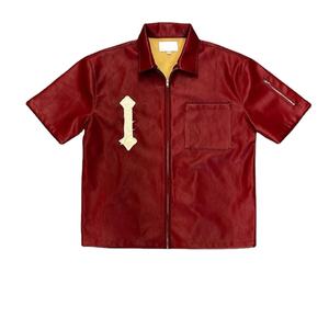 เสื้อเชิ้ตฮิปฮอปแขนสั้นวินเทจของผู้ชาย OEM สั่งทำลายปักหนัง PU ผ้าฝ้ายและผ้าสักหลาด - Product Image 1