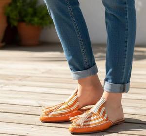 Sandales en raphia pour femmes – Orange et blanc – Style bohème chic, fabriquées à la main au Maroc - Product Image 3