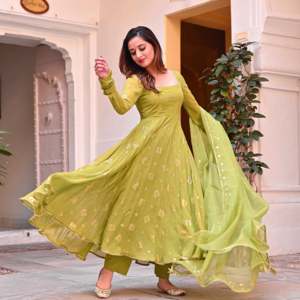 Magnifique robe Anarkali en rayonne et dupatta élégant pour les occasions festives - Product Image 5