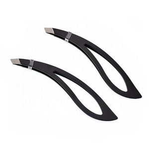 Pinzas para Cejas de Acero Inoxidable con Punta Inclinada, Diseño Nuevo, Marca Privada, Venta al por Mayor, Color Negro - Product Image 2