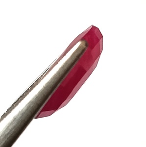 พลอยทับทิมแอฟริกันธรรมชาติ 5 กะรัต รูปไข่ เจียระไนเหลี่ยม แบบเม็ดเดี่ยว - Product Image 4