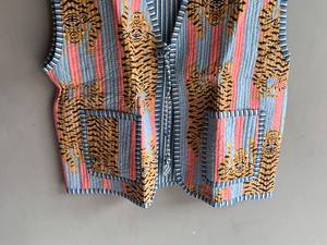 <b>Quilted</b> Tiger Print Vest Women's V-Neck Sleeveless <b>Jacket</b> Summer Animal <b>Pattern</b> Patch Pocket Outerwear GIFT FOR HER - Product Image 3