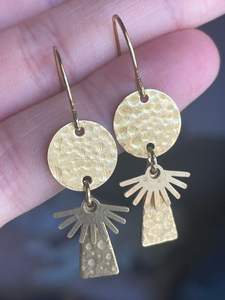 Pendientes de Metal Dorado Antiguo con Forma de Luna, Diseño Acabado a Mano, Elegantes para Fiestas, para Mujer - Product Image 3