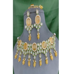 ชุดสร้อยคอพร้อมต่างหูประดับมอสซาไนต์ชุบทองคุณภาพพรีเมียม ดีไซน์คลาสสิก เหมาะสำหรับงานหมั้น งานแต่งงาน และวันครบรอบสำหรับผู้หญิง - Product Image 1