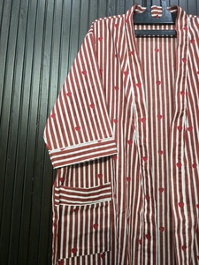 Bata Larga para Mujer con Estampado de Corazones a Rayas Marrones, Cuello en V, Manga Tres Cuartos, 100% Algodón, Suave, Informal - Product Image 5