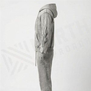 Ensemble de survêtement décontracté pour homme en molleton imprimé, coupe évasée et empilée, effet délavé à l'acide, idéal pour l'entraînement et le jogging, collection hiver, tenue athlétique tendance - Product Image 3