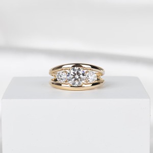แหวนเพชรสามเม็ดทรงคลาสสิก ทองคำขาว 14K แหวนหมั้นแบบทริโลจี ของขวัญเครื่องประดับสำหรับวันครบรอบแต่งงาน - Product Image 6