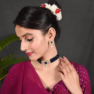 Ensemble collier et boucles d'oreilles en alliage plaqué or avec perles d'imitation, design floral vintage pour femmes, bijoux de mariage - Product Image 3