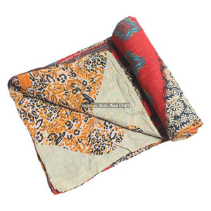 Couverture / Plaid / Couvre-lit Kantha indien vintage en coton, broderie Kantha, réversible, fait main - Product Image 3