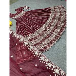 Magnifique robe Anarkali et pantalon avec dupatta pour les fêtes, vêtements indiens et pakistanais - Product Image 6