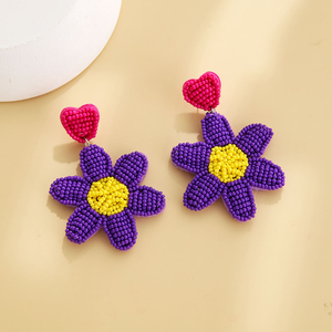 Boucles d'oreilles pendantes style bohème pour femme, avec perles de verre, motifs fleur, flamant rose, cactus et graines, design tendance par MULTI CRAFT - Product Image 6