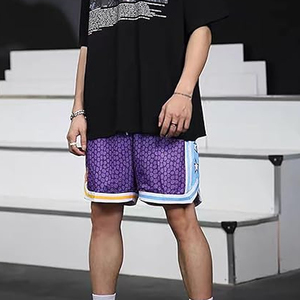 Shorts de basketball tissés pour hommes avec bande latérale bleue, design sportif respirant et à séchage rapide, fermeture à cordon de serrage - Product Image 5
