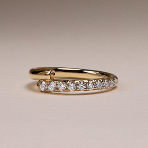 Elegante Anillo de Oro Sólido con Banda de Diamantes Blancos Redondos, Joyería para Propuesta de Matrimonio, Regalo de Agradecimiento, Anillo de Boda para Ella - Product Image 4