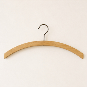 Perchas Ecológicas de Madera de Haya en Forma de Media Luna, Antideslizantes, para Ropa, Ideales para Boutiques y Tiendas de Ropa de Lujo - Product Image 3