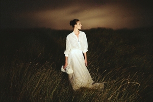 แจ็คเก็ตผู้หญิงมาใหม่ ดีไซน์หรูหรา รุ่น FROST WHISPER คอตั้ง รับผลิตแบบ ODM เสื้อแจ็คเก็ตคุณภาพสูงสำหรับผู้หญิง เสื้อผ้าผู้หญิงคุณภาพดี - Product Image 4