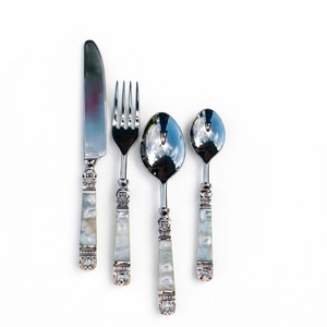 Juego de cubiertos clásicos de metal con mangos de nácar, aptos para lavavajillas, juegos de cubiertos para bodas en oferta. - Product Image 1