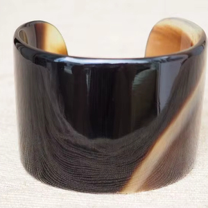 กำไลเขาควายทำด้วยมือหรูหราสำหรับผู้หญิงเครื่องประดับที่ไม่เหมือนใครสำหรับชุดลำลองและงานปาร์ตี้ - Product Image 1