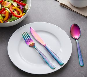 Ensemble de couverts en métal glamour avec finition irisée et poignées texturées, parfait pour les fêtes et l'usage domestique - Product Image 4